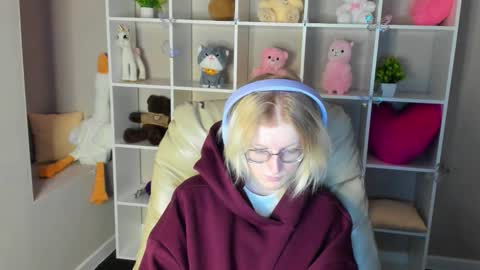 Elizabeth online show from 12-16-25, 12:37