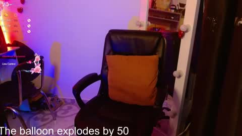 Snapshot of elizabeth_martinez98 chatting on 02-24-25, 08:14 Elizabeth Martinez online show from 02-24-25, 08:14