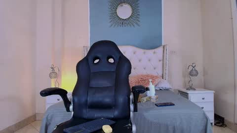 Elizabeth  online show from 04-26-26, 12:41