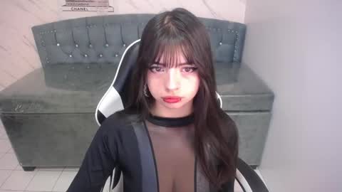 Snapshot of elizabeth_t_ chatting on 05-01-26, 01:16 Elizabeth online show from 05-01-26, 01:16