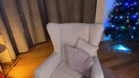 Elizabeth online show from 12-01-25, 01:10