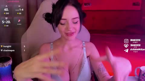 Adele online show from 02-02-25, 11:42