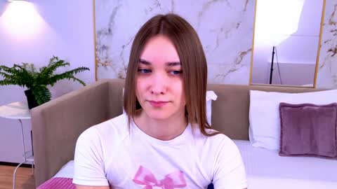 Snapshot of elizabethcash chatting on 02-04-25, 03:26 Elizabeth online show from 02-04-25, 03:26