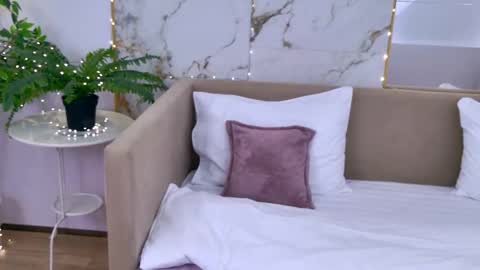 Elizabeth online show from 01-13-26, 04:45