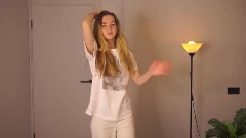 Snapshot of elizabethennals chatting on 09-13-25, 06:40 Elizabeth online show from 09-13-25, 06:40