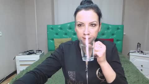 Snapshot of elizabethsho chatting on 01-26-25, 01:52 ElizabethSho online show from 01-26-25, 01:52