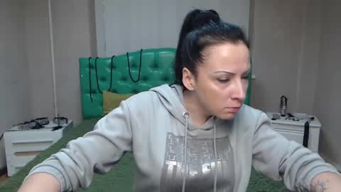 Snapshot of elizabethsho chatting on 01-30-25, 06:32 ElizabethSho online show from 01-30-25, 06:32