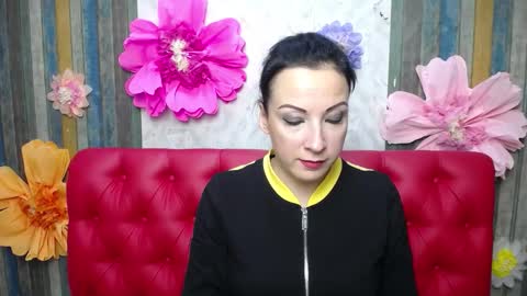 Snapshot of elizabethsho chatting on 10-18-25, 05:35 ElizabethSho online show from 10-18-25, 05:35