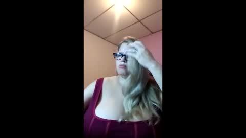 Elizabeth online show from 04-21-26, 10:32