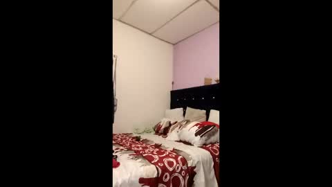 Elizabeth online show from 04-25-26, 01:41