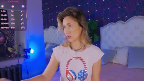Snapshot of elizamayers chatting on 05-02-26, 04:39 Linda online show from 05-02-26, 04:39