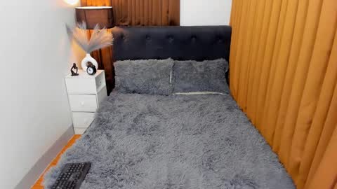 Snapshot of ella______ chatting on 12-27-24, 04:54 Ella online show from 12-27-24, 04:54