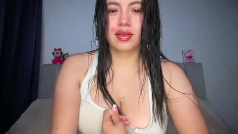 Snapshot of ella_aq chatting on 07-14-26, 05:01 Ella online show from 07-14-26, 05:01