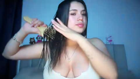 Snapshot of ella_aq chatting on 07-30-26, 05:06 Ella online show from 07-30-26, 05:06