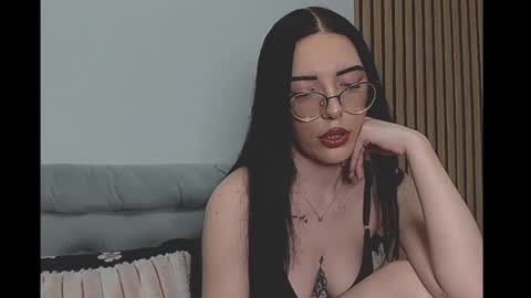 Snapshot of ella_chloe chatting on 11-25-25, 10:32 Chloe online show from 11-25-25, 10:32