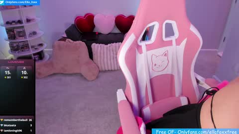 Snapshot of ella_foxx chatting on 01-31-25, 02:15 ella_foxx online show from 01-31-25, 02:15