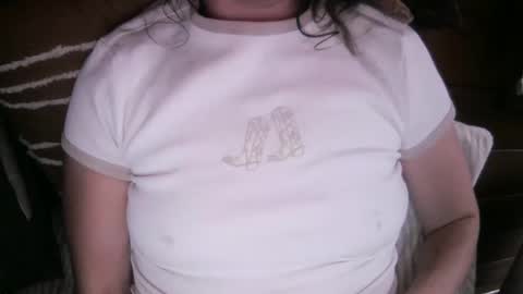 Snapshot of ella_girlnextdoor chatting on 02-24-25, 11:32 Ella - Girl Next Door online show from 02-24-25, 11:32