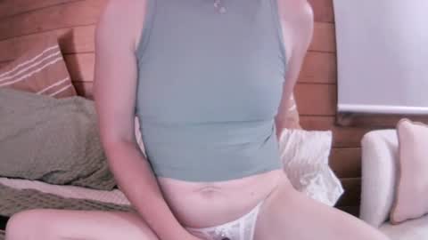 Snapshot of ella_girlnextdoor chatting on 02-25-25, 02:36 Ella - Girl Next Door online show from 02-25-25, 02:36