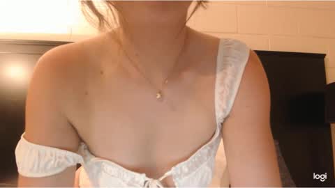 Snapshot of ella_girlnextdoor chatting on 03-06-25, 09:03 Ella - Girl Next Door online show from 03-06-25, 09:03