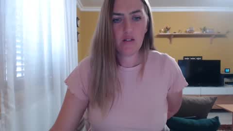 Ella  Max online show from 03-10-25, 08:04