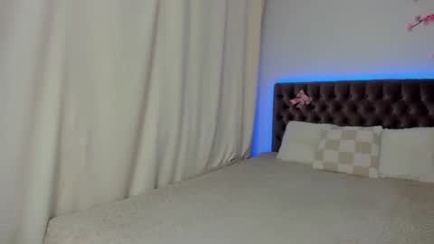 Ella Mayers online show from 10-19-25, 12:17