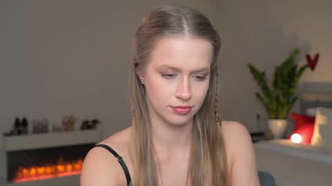 Snapshot of ella_twinkle chatting on 04-17-26, 06:55 Ella online show from 04-17-26, 06:55
