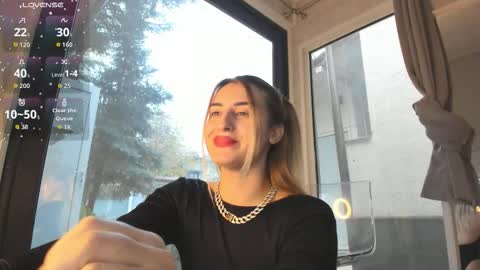 ella_vee online show from 11-30-25, 07:01