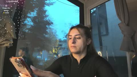 ella_vee online show from 12-05-25, 05:49
