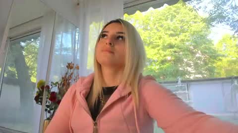 Snapshot of ella_vee chatting on 05-04-26, 05:03 ella_vee online show from 05-04-26, 05:03