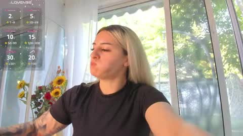 Snapshot of ella_vee chatting on 06-06-26, 05:34 ella_vee online show from 06-06-26, 05:34