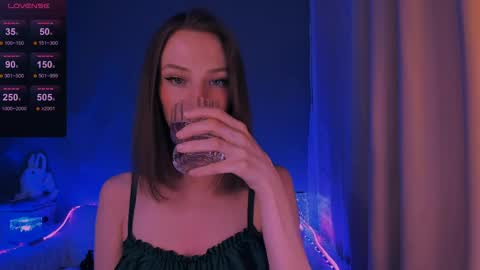 ellaamber online show from 04-08-26, 12:32