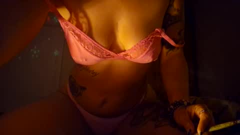 Snapshot of ellababy94 chatting on 10-25-25, 07:08 ellababy94 online show from 10-25-25, 07:08