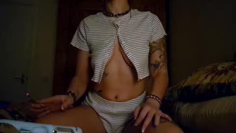 Snapshot of ellababy94 chatting on 11-09-25, 01:15 ellababy94 online show from 11-09-25, 01:15