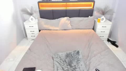 Snapshot of ellabrown_ chatting on 06-05-26, 04:19 SINGLE PO online show from 06-05-26, 04:19