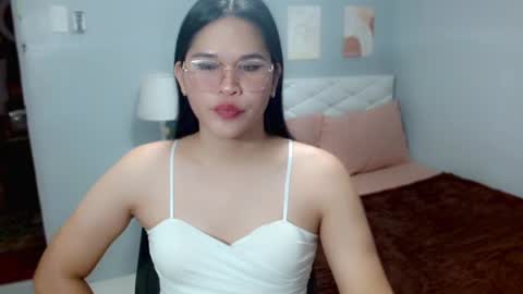 EllaFord online show from 06-17-26, 04:08