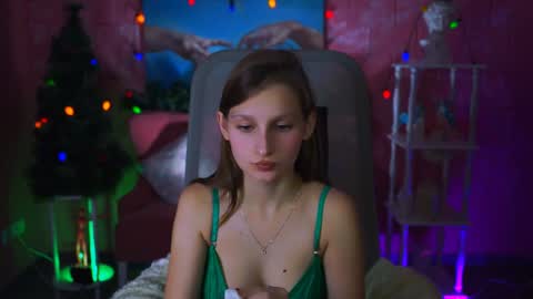 Snapshot of ellahorton chatting on 01-07-25, 11:48 Ella online show from 01-07-25, 11:48