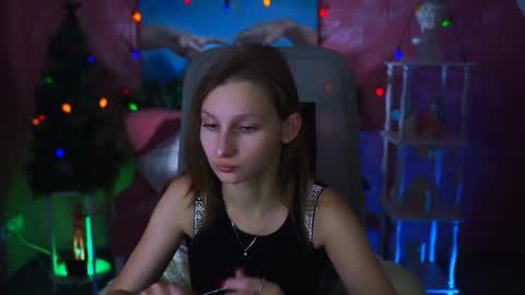 Snapshot of ellahorton chatting on 01-08-25, 05:27 Ella online show from 01-08-25, 05:27