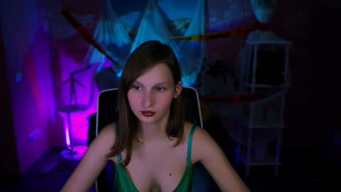 Snapshot of ellahorton chatting on 11-01-25, 01:02 Ella online show from 11-01-25, 01:02