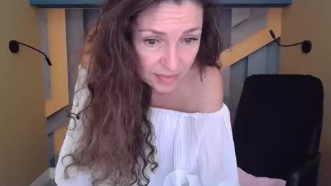 EllaLongs online show from 10-31-25, 01:01