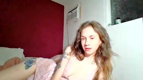 Snapshot of ellamae2000 chatting on 07-25-26, 07:28 ellamae2000 online show from 07-25-26, 07:28