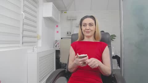 Snapshot of ellamilf chatting on 01-17-26, 02:33 online show from 01-17-26, 02:33