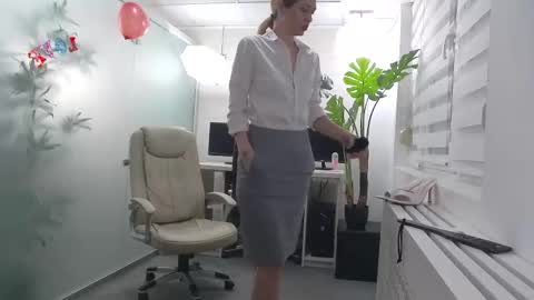 Snapshot of ellamilf chatting on 02-16-26, 12:56 online show from 02-16-26, 12:56