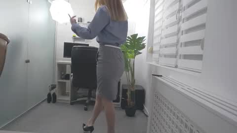 Snapshot of ellamilf chatting on 02-24-26, 03:43 online show from 02-24-26, 03:43