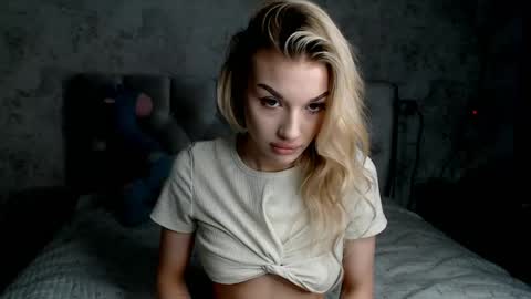 Snapshot of ellamilla chatting on 04-28-26, 02:55 ellamilla online show from 04-28-26, 02:55