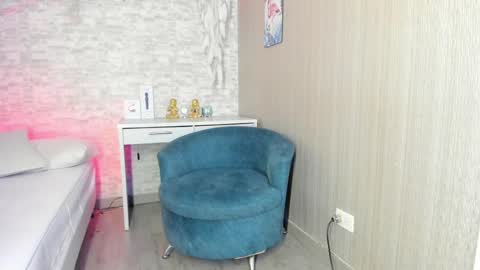 Ella online show from 03-09-25, 04:38