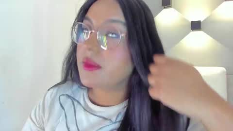 Ella online show from 09-10-25, 10:59