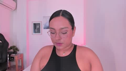 Snapshot of ellamontoya chatting on 12-21-25, 12:45 Ella online show from 12-21-25, 12:45