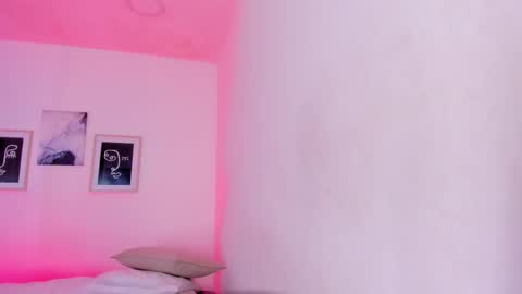 Snapshot of ellamontoya chatting on 01-13-26, 12:10 Ella online show from 01-13-26, 12:10