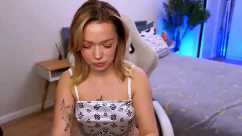 Ella online show from 12-19-25, 05:47