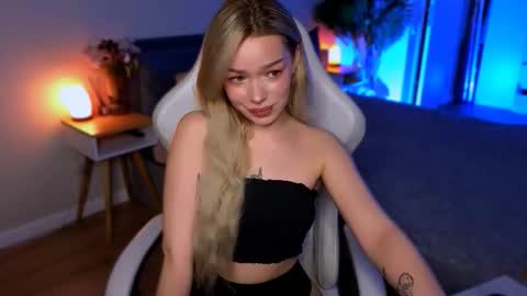 Ella online show from 02-15-26, 05:37